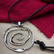 Load image into Gallery viewer, Retro zen necklace, ancient silver concentric necklace, cotton and linen clothing, literary and artistic style, metal necklace(L1911)
